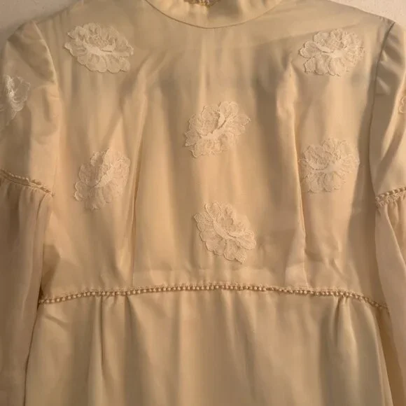 Vintage High-Neck Lace Wedding Dress – Ivory - Picture 5 of 5